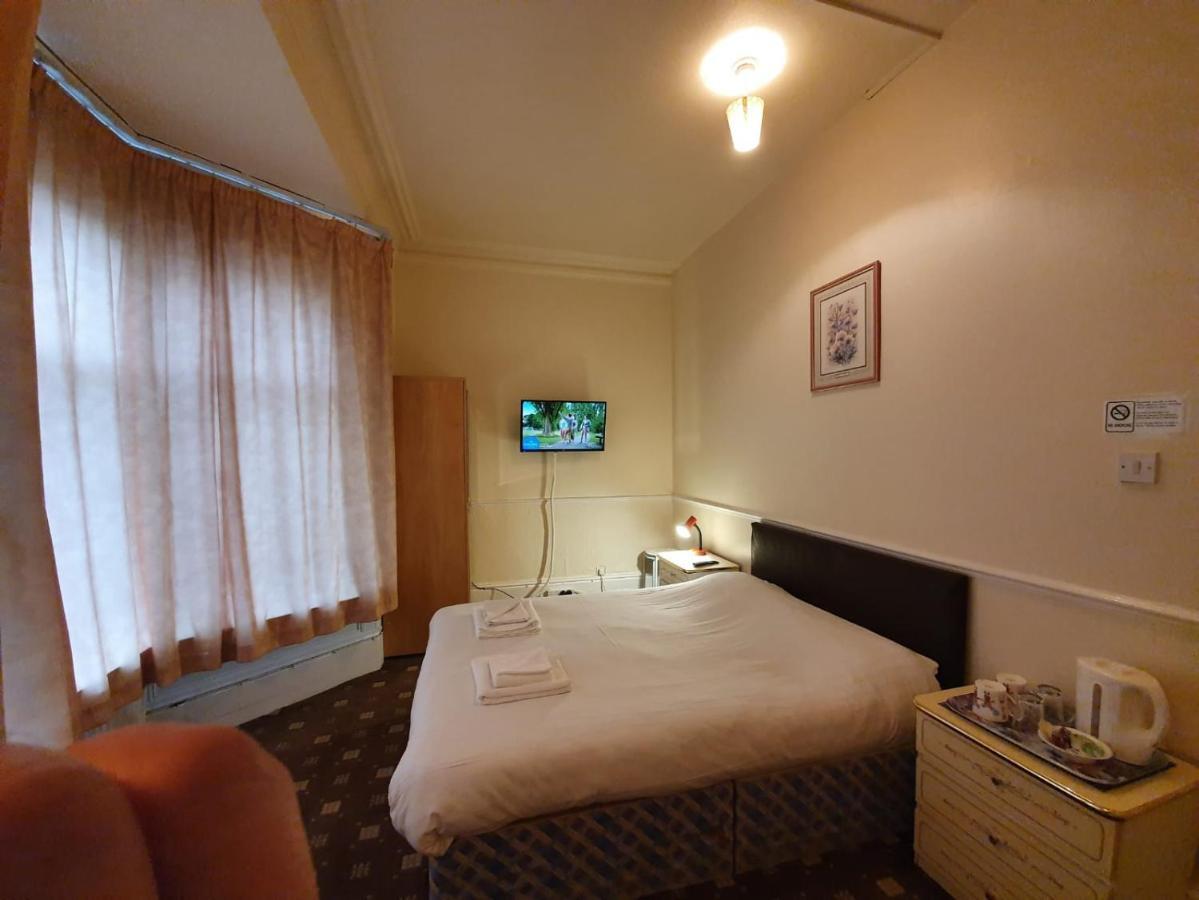 The Handforth Lodge ภายนอก รูปภาพ