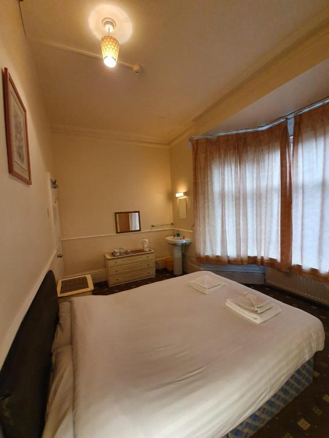 The Handforth Lodge ภายนอก รูปภาพ